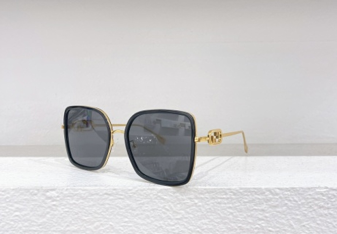 Other Fendi Sunglasses - Image 73