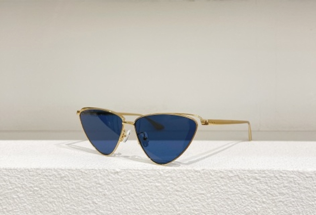 Other Balenciaga Sunglasses - Image 117