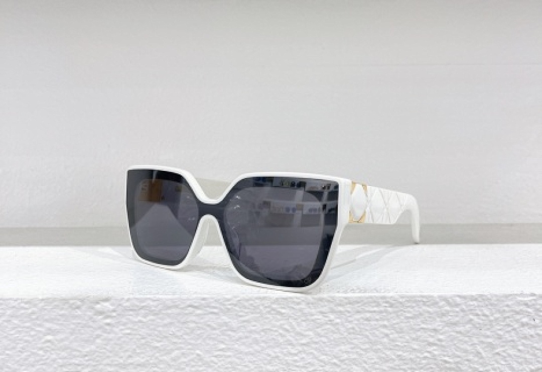 Other Dior Sunglasses - Image 27