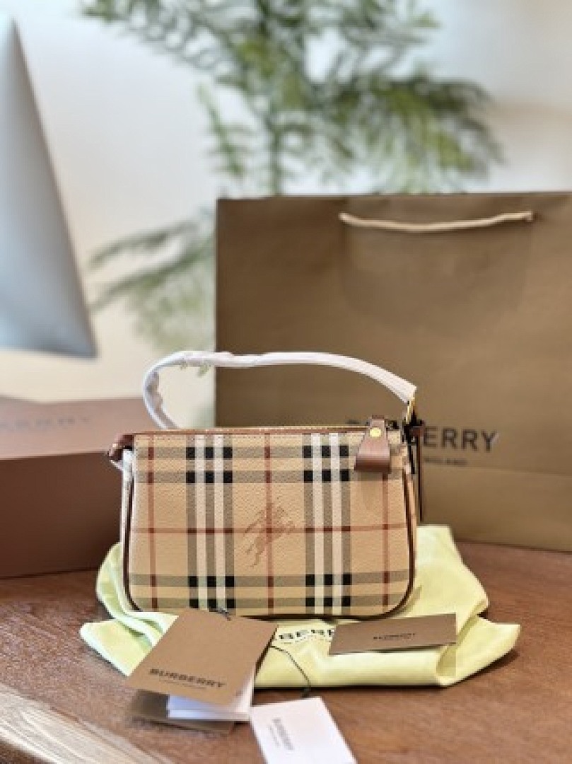 Other Burberry - Image 100
