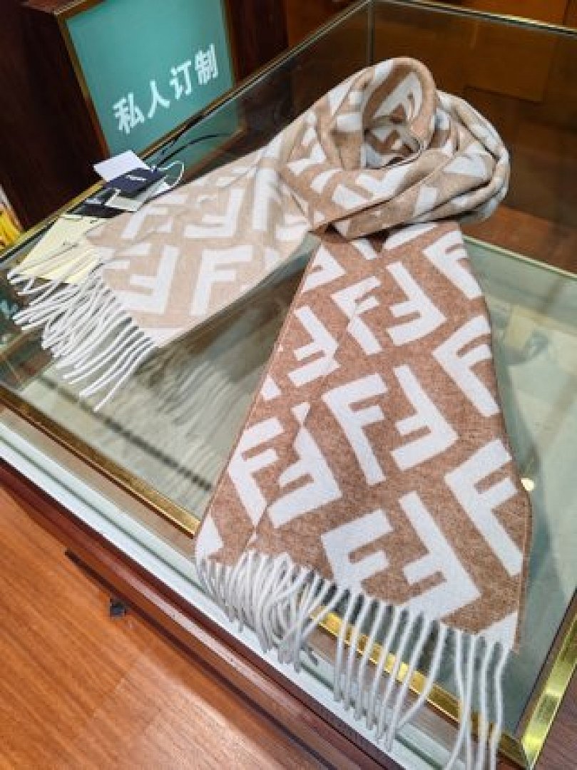 Other Fendi - Image 25