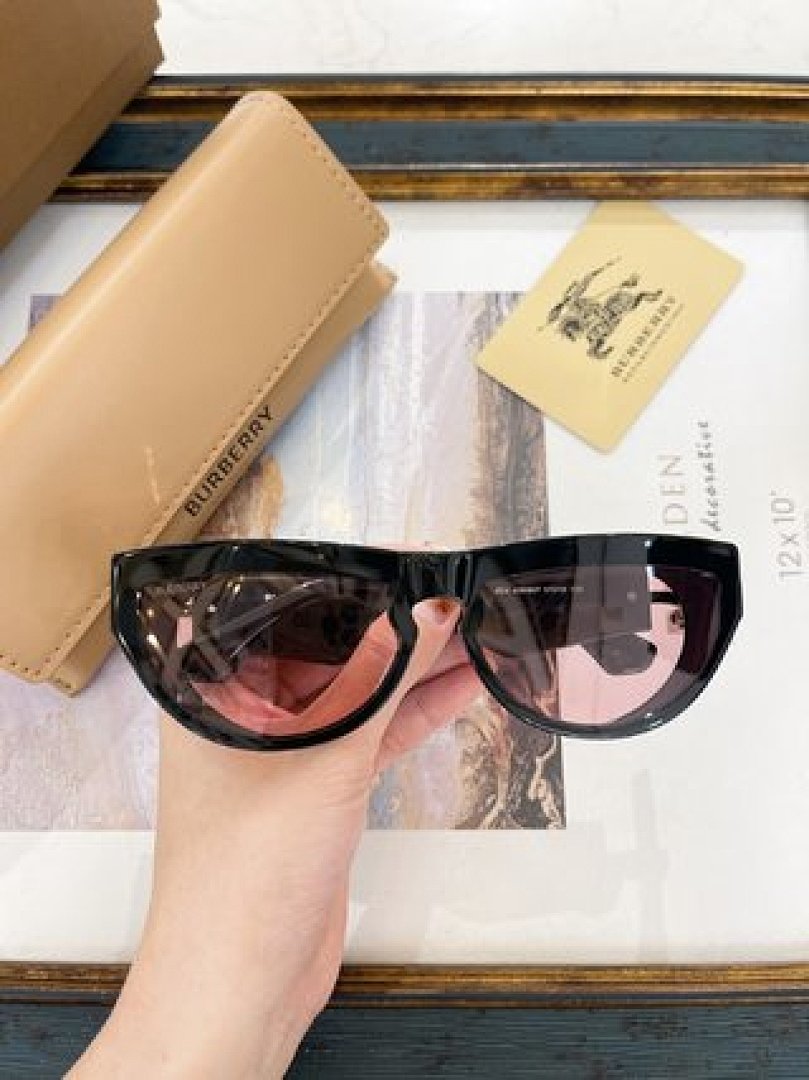 Other BURBERR Sunglasses - Image 102