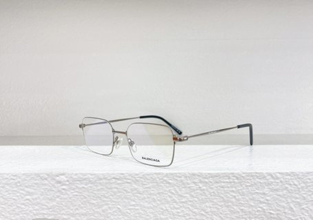 Other Balenciaga Sunglasses - Image 68