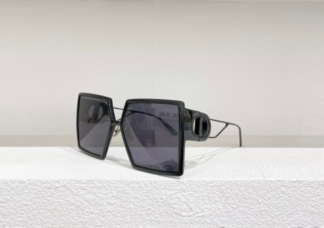 Other Dior Sunglasses - Image 114