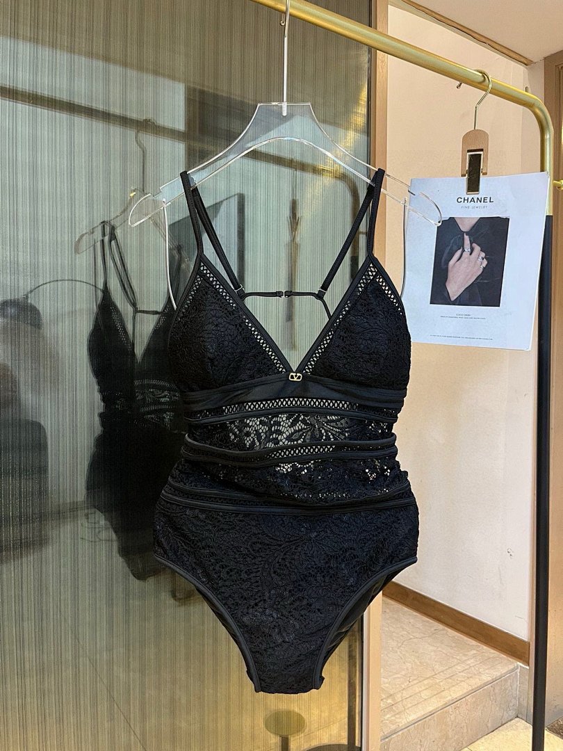 Other Bikini, photo 1
