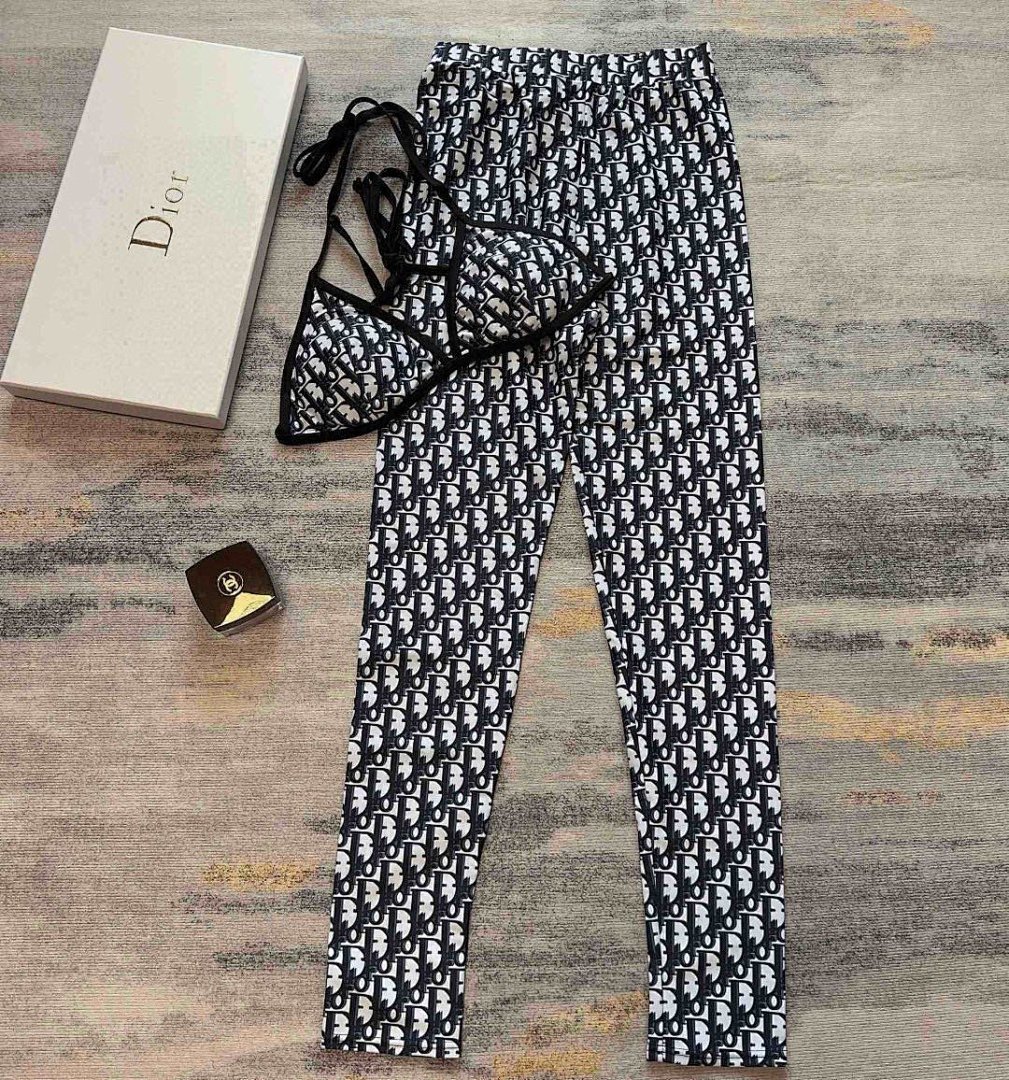 Yoga Wear, photo 1