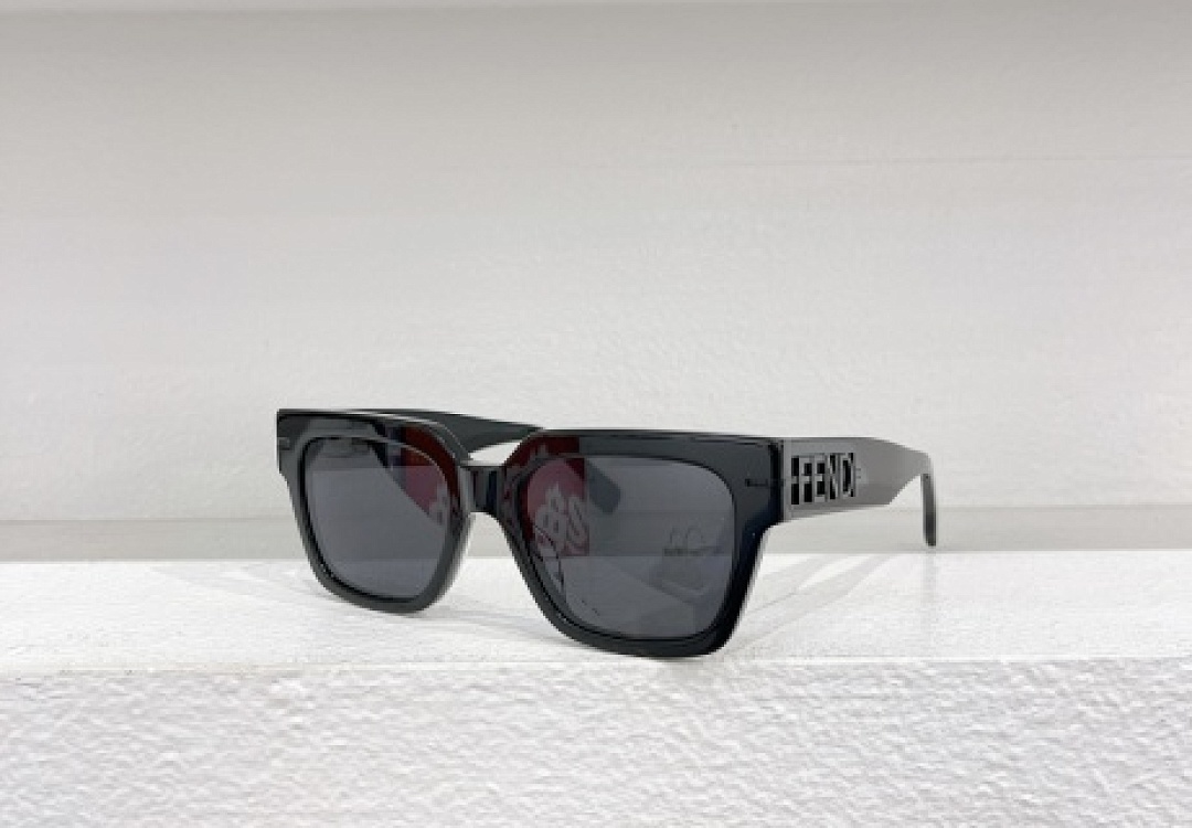 Other Fendi Sunglasses - Image 44