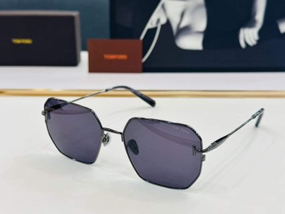 Other TOMTORD Sunglasses - Image 32