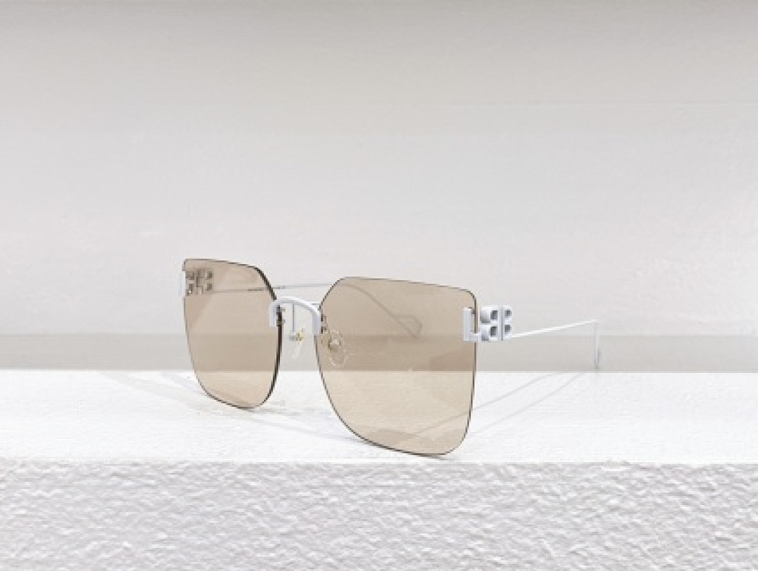 Other Balenciaga Sunglasses - Image 90