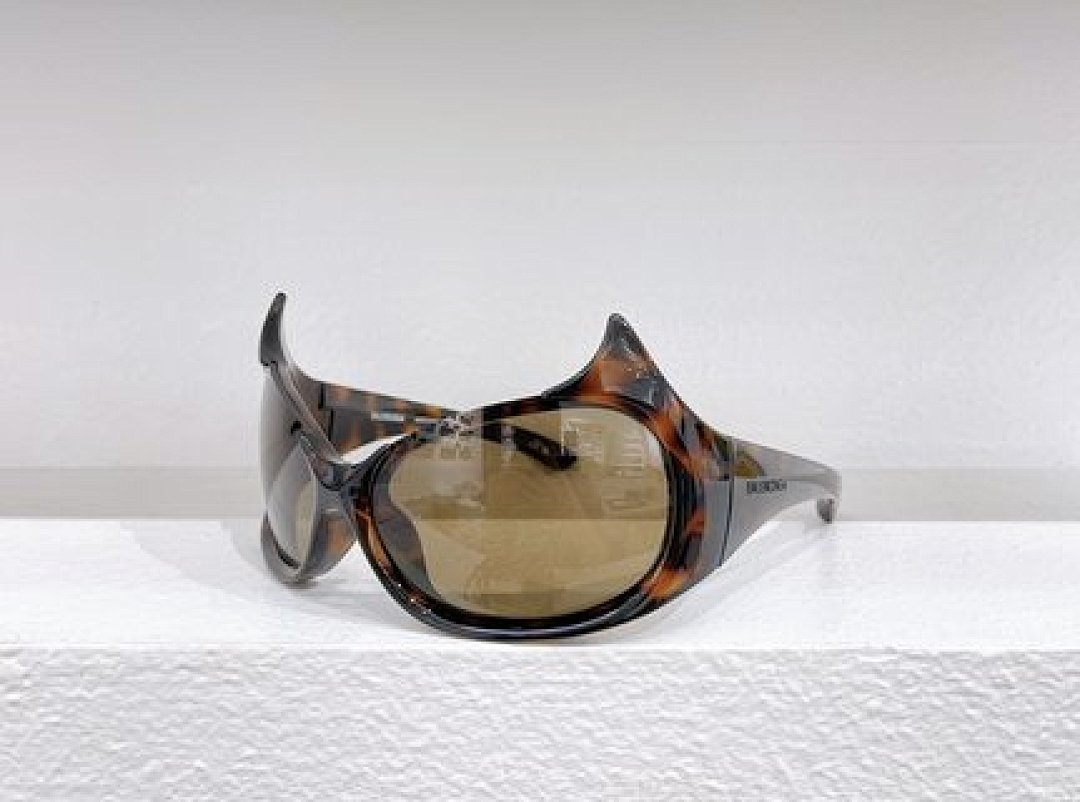 Other Balenciaga Sunglasses - Image 81