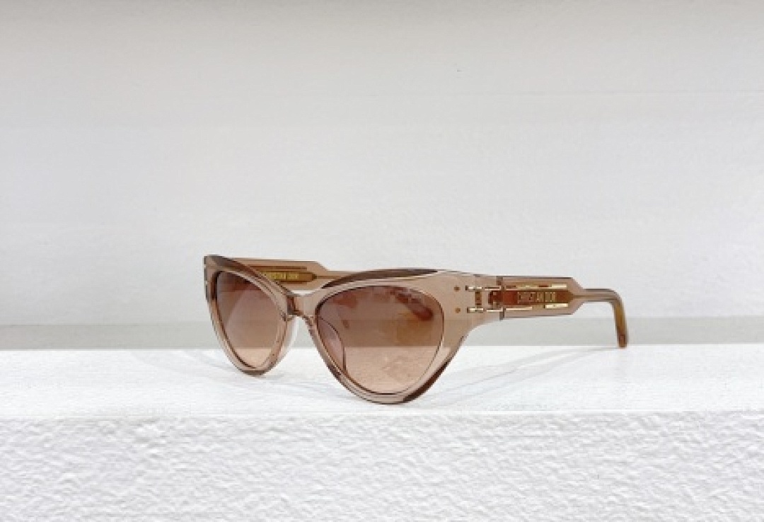 Other Dior Sunglasses - Image 60