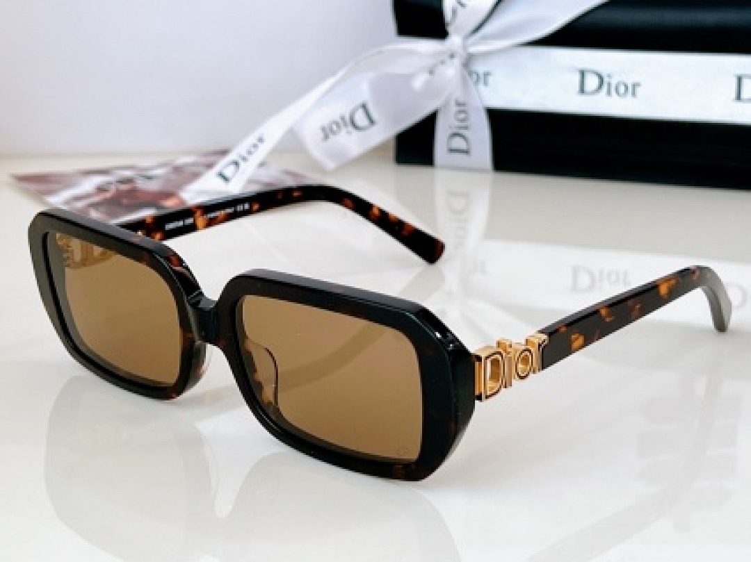 Other Dior Sunglasses - Image 19
