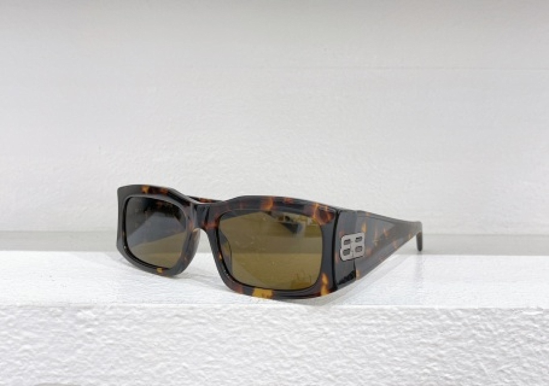 Other Balenciaga Sunglasses - Image 29