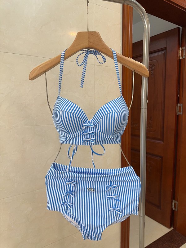 Bikini, photo 1