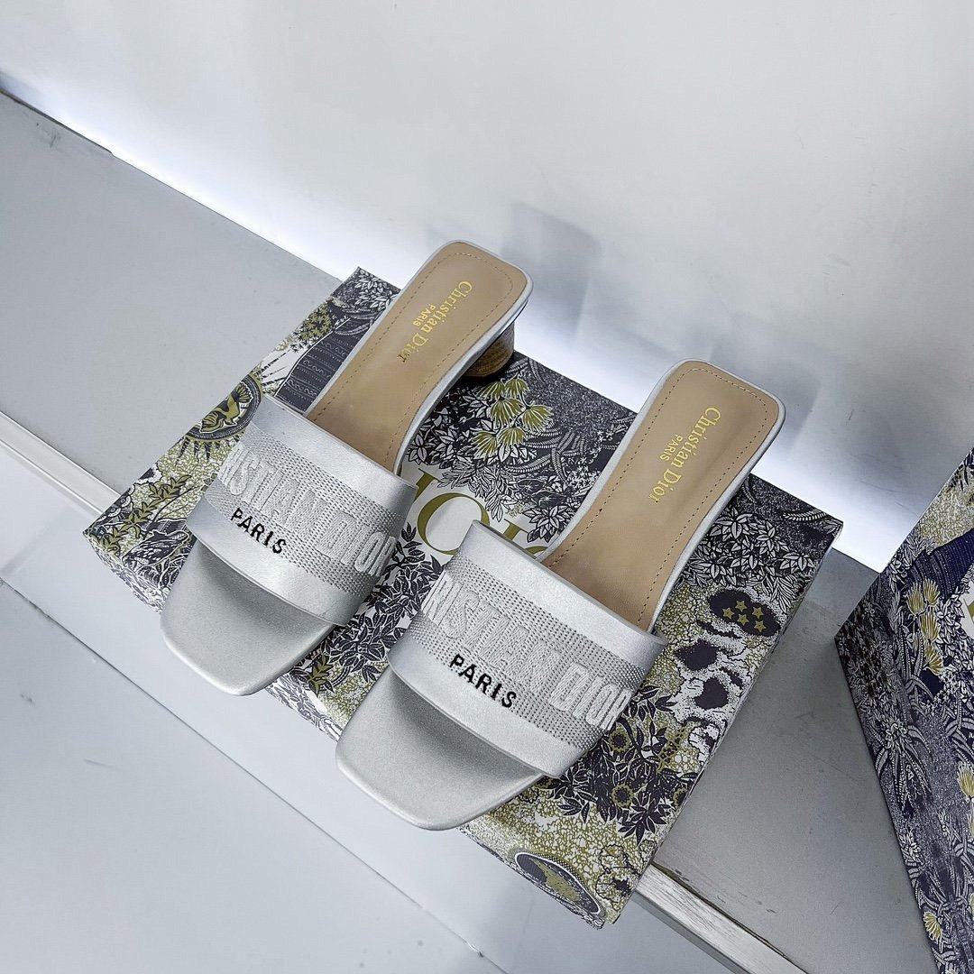Other Women's Slippers - Image 115