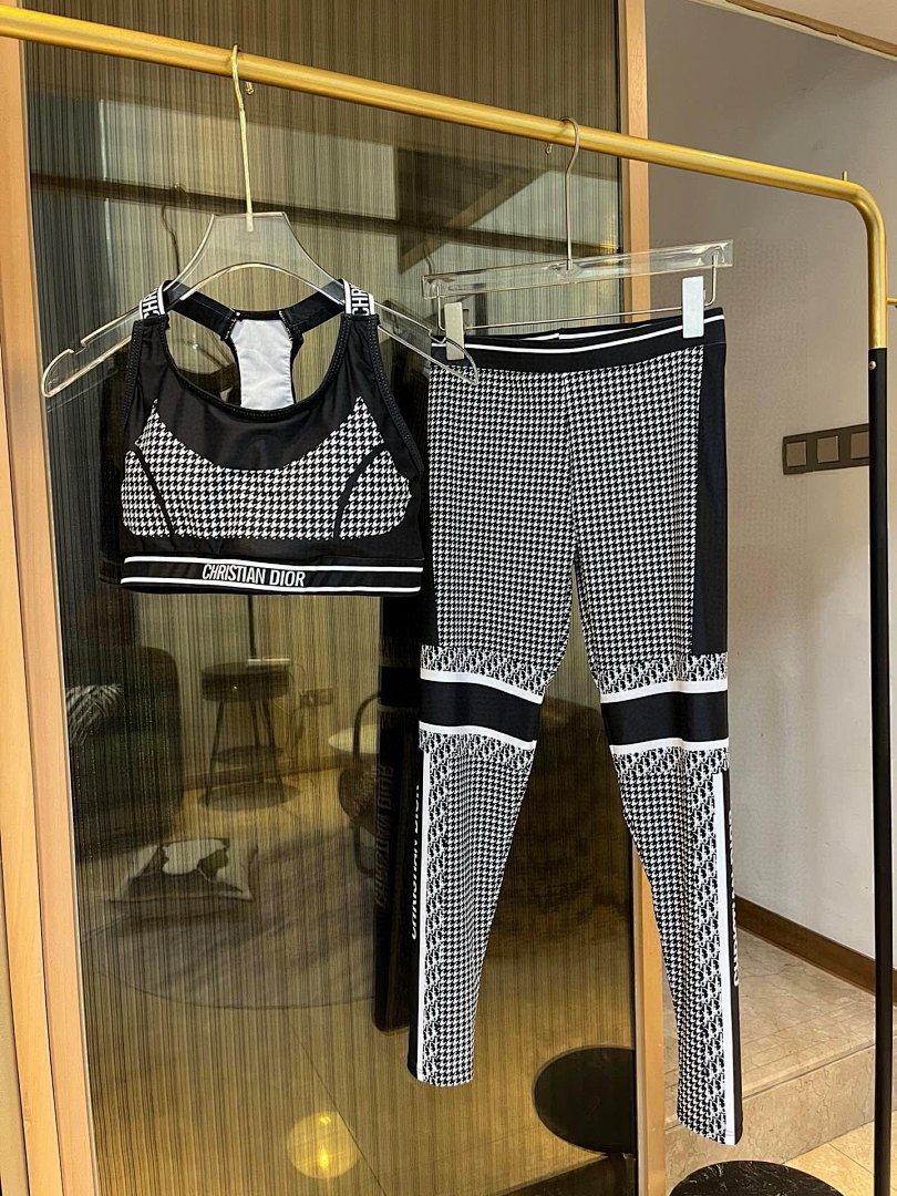 Yoga Wear, photo 1