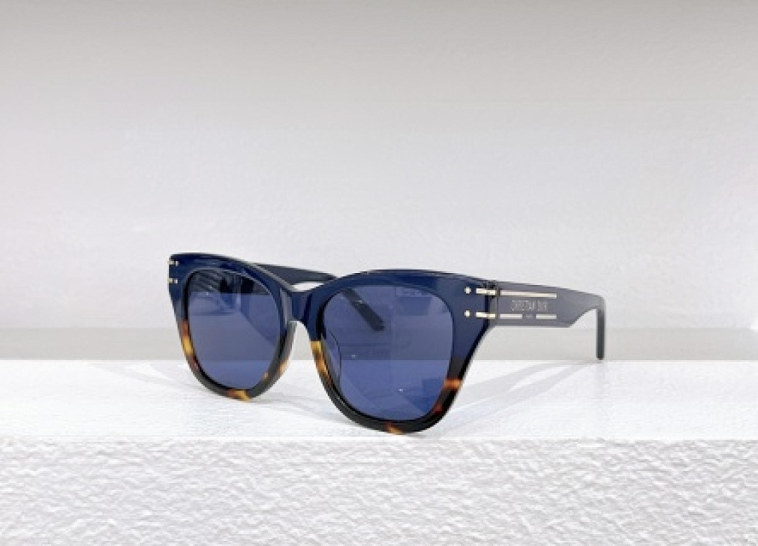 Other Dior Sunglasses - Image 101
