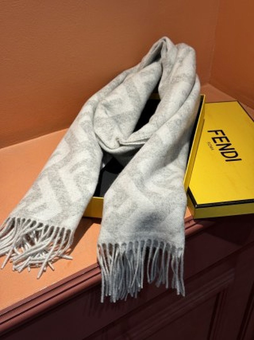 Other Fendi - Image 11