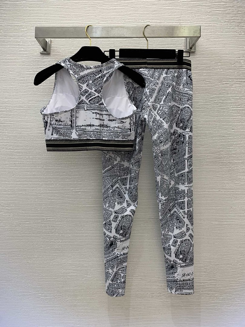 Yoga Wear, photo 1