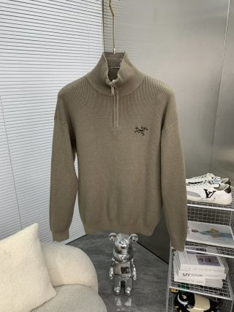 Christian Louboutin ARCTERYX Mens Winter - Image 76