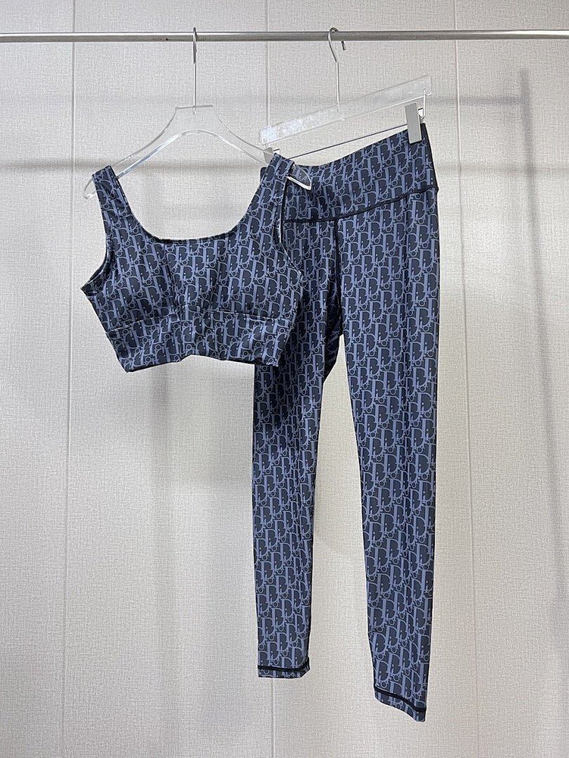 Yoga Wear, photo 1