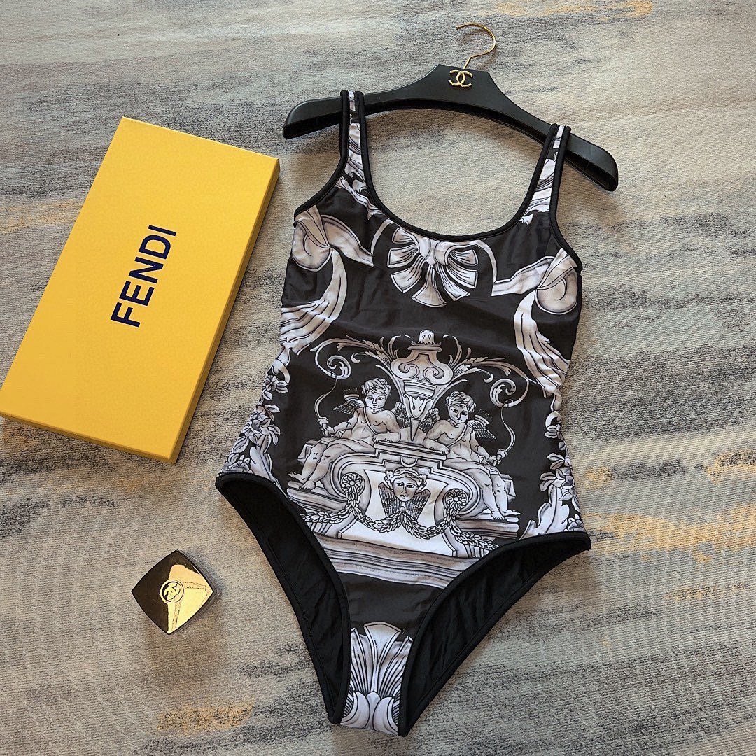 Bikini, photo 1