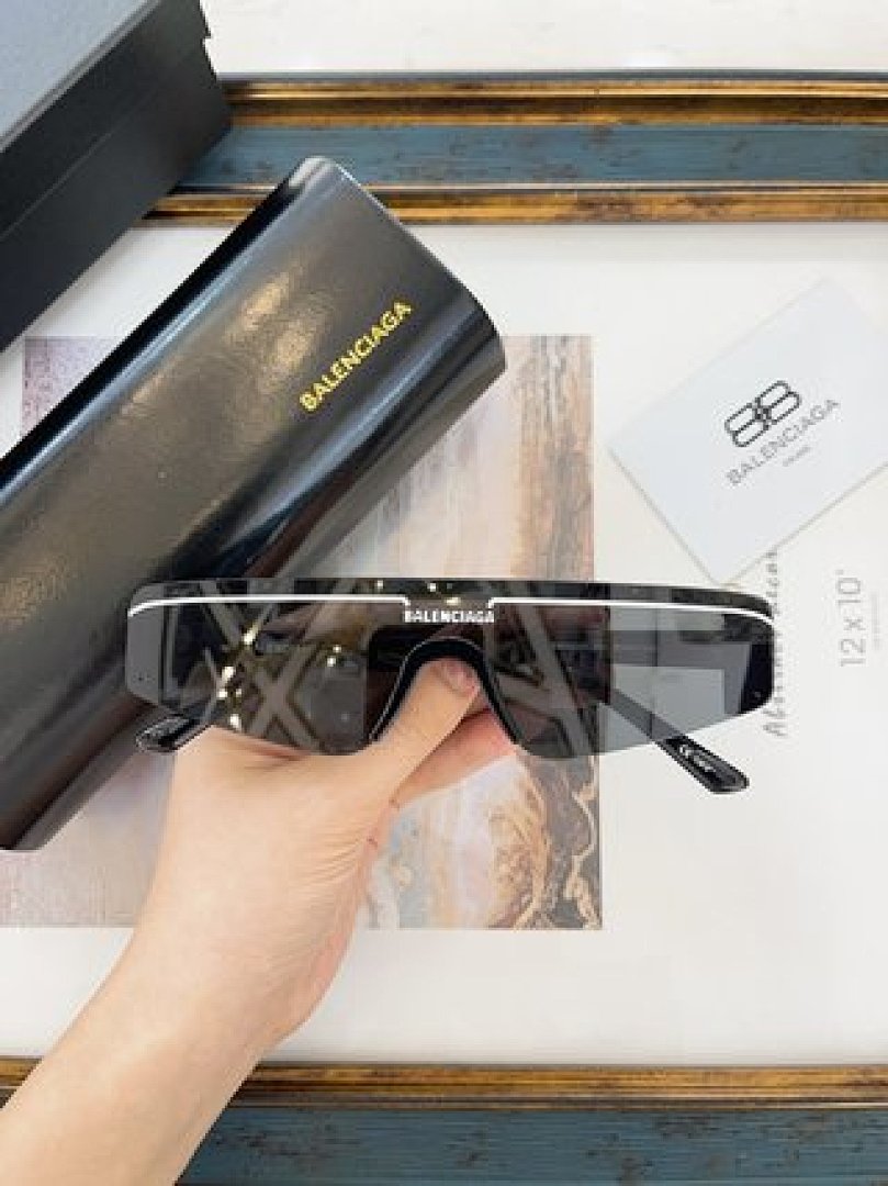 Other Balenciaga Sunglasses - Image 73