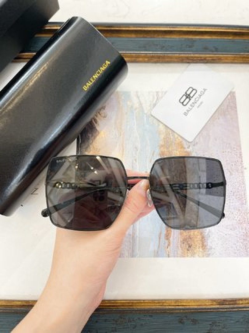 Other Balenciaga Sunglasses - Image 41
