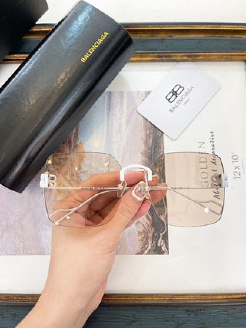 Other Balenciaga Sunglasses - Image 4