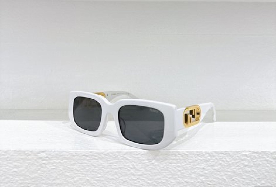 Other Fendi Sunglasses - Image 4