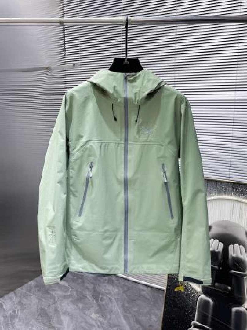 Christian Louboutin ARCTERYX Mens Winter - Image 10