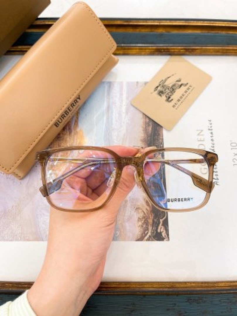 Other BURBERR Sunglasses - Image 119