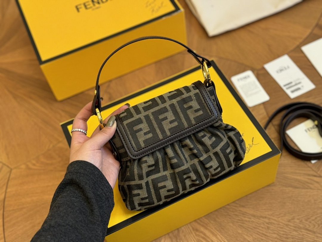 Other Fendi - Image 49