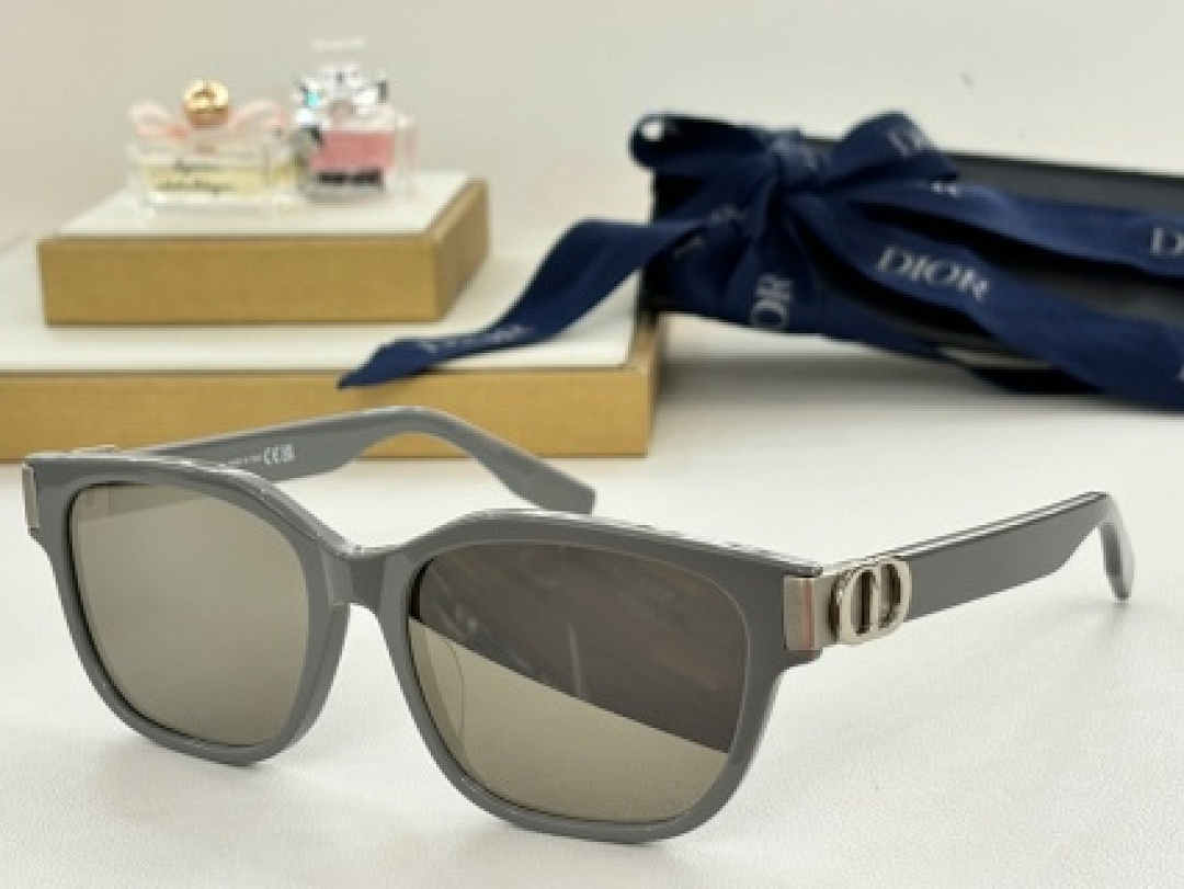 Other Dior Sunglasses - Image 29