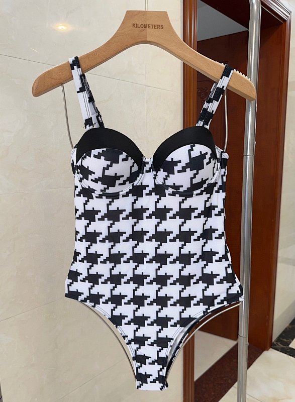 Bikini, photo 1