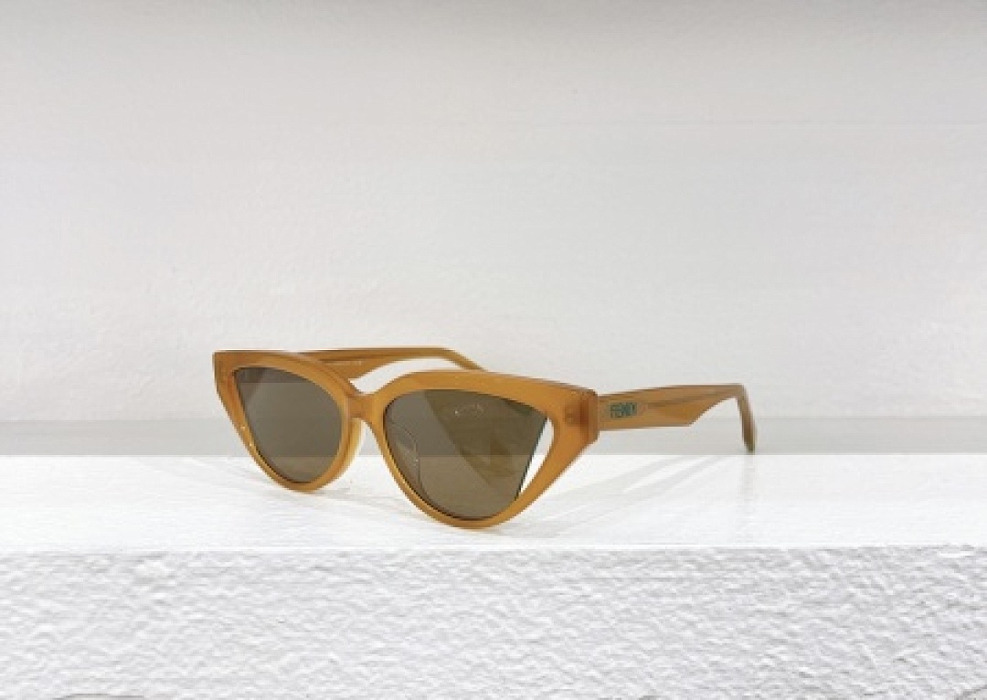 Other Fendi Sunglasses - Image 104