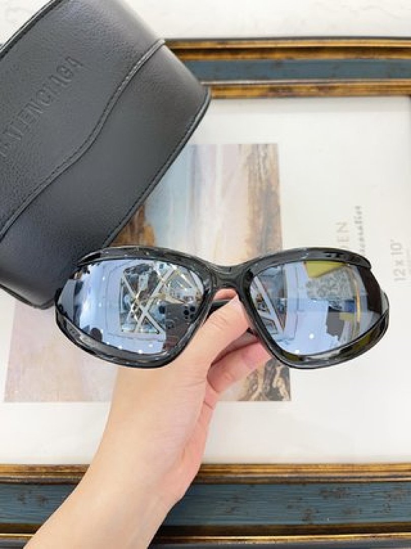 Other Balenciaga Sunglasses - Image 71