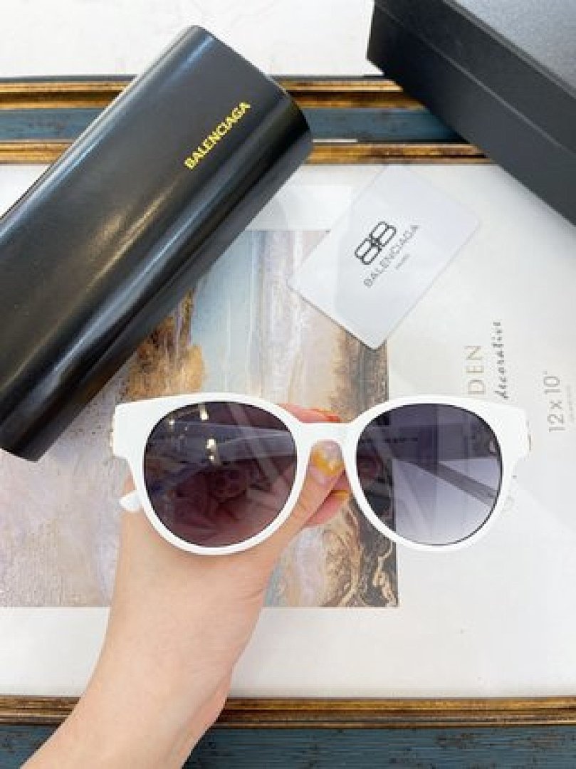 Other Balenciaga Sunglasses - Image 78