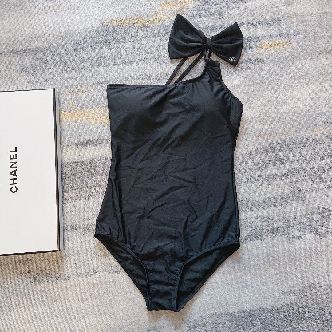 Bikini, photo 1