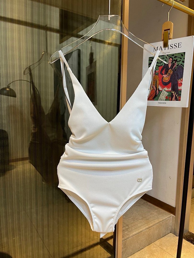 Other Bikini, photo 1