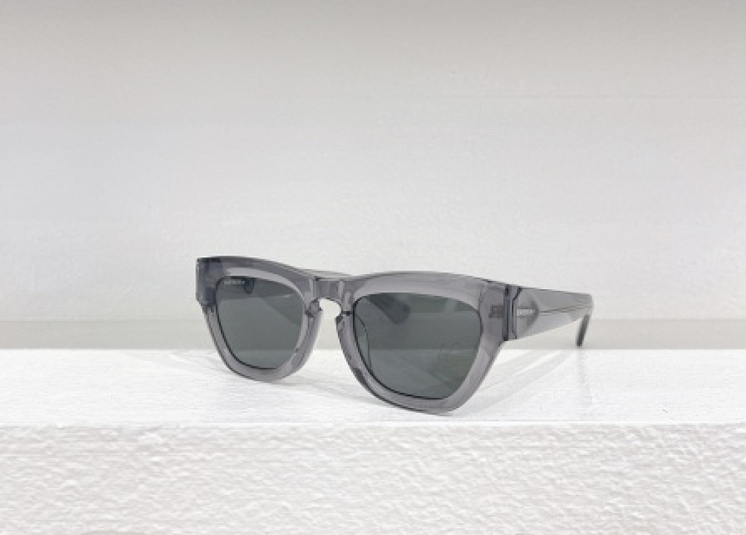 Other BURBERR Sunglasses - Image 24