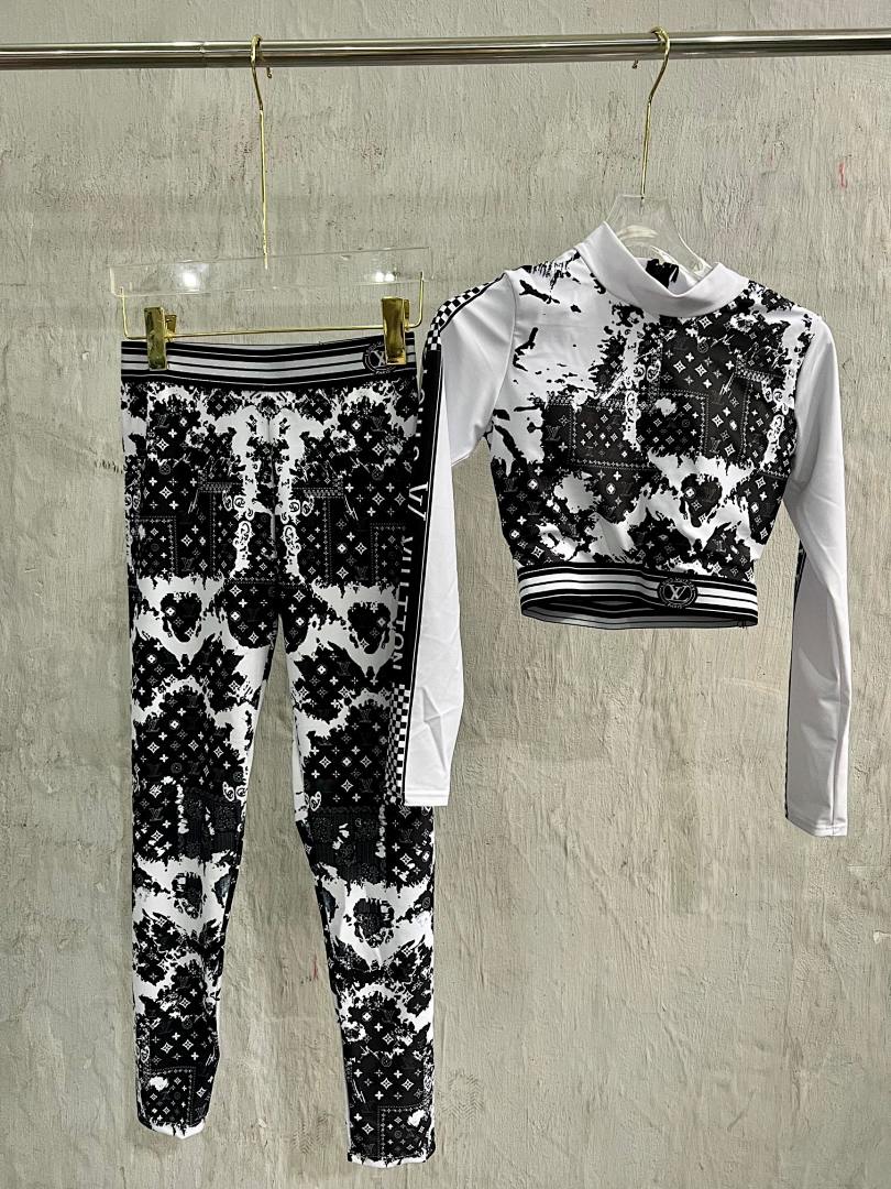 Yoga Wear, photo 1
