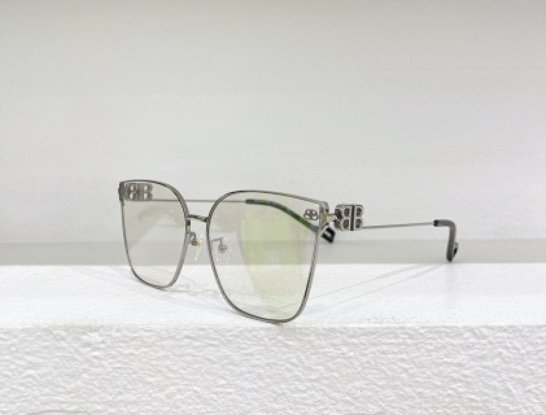 Other Balenciaga Sunglasses - Image 88