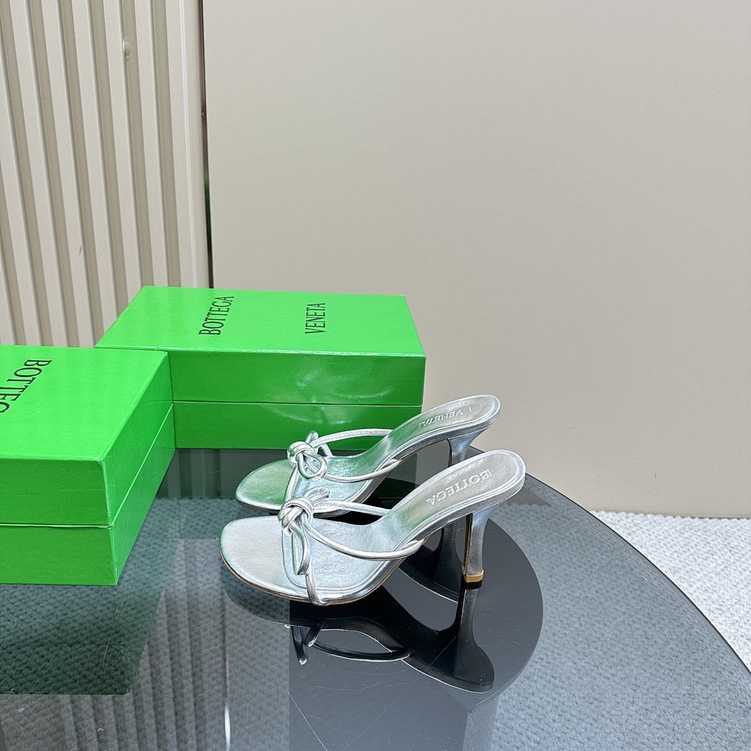 Other Women's Slippers - Image 46