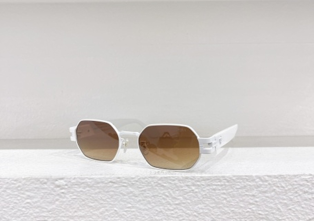 Other VERSACE Sunglasses - Image 79