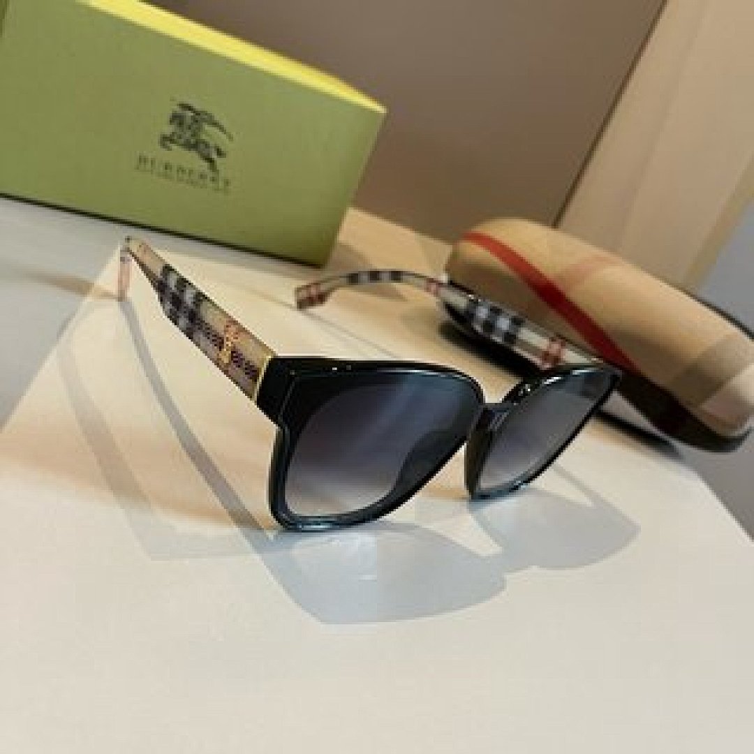 Other BURBERR Sunglasses - Image 6