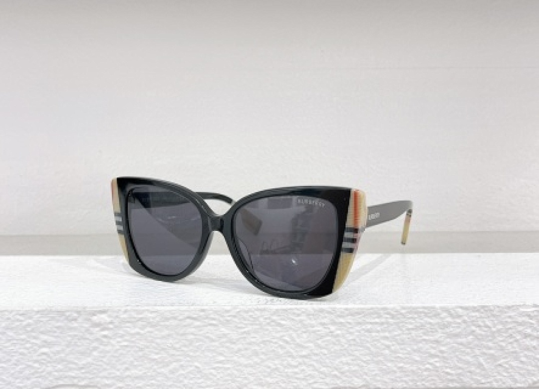 Other BURBERR Sunglasses - Image 75
