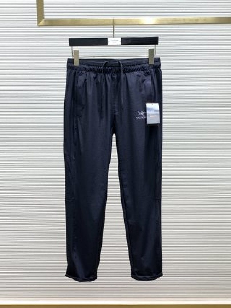 Christian Louboutin ARCTERYX Mens Winter - Image 23