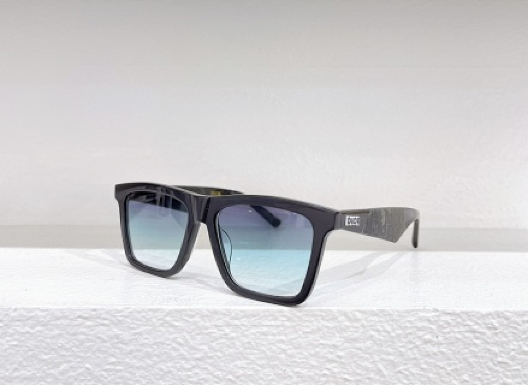 Other Dior Sunglasses - Image 42