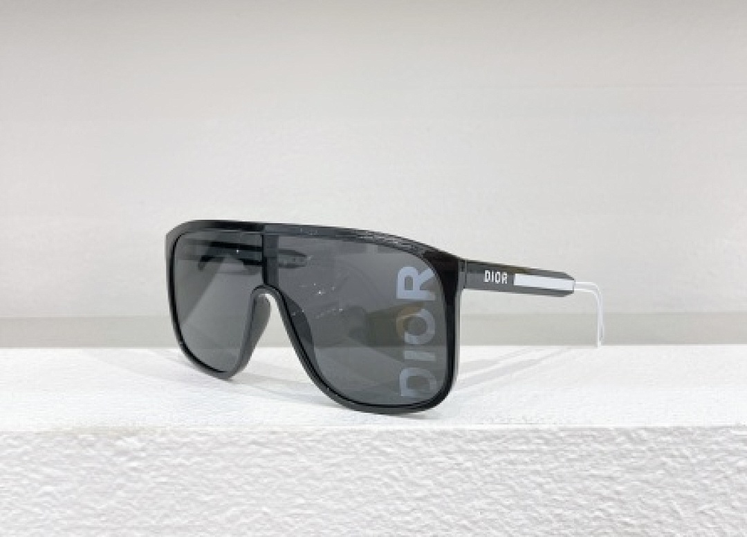 Other Dior Sunglasses - Image 99